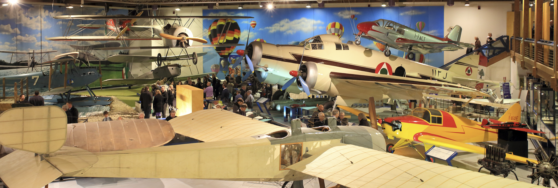 Experiences for lovers of airplanes and aeronautics