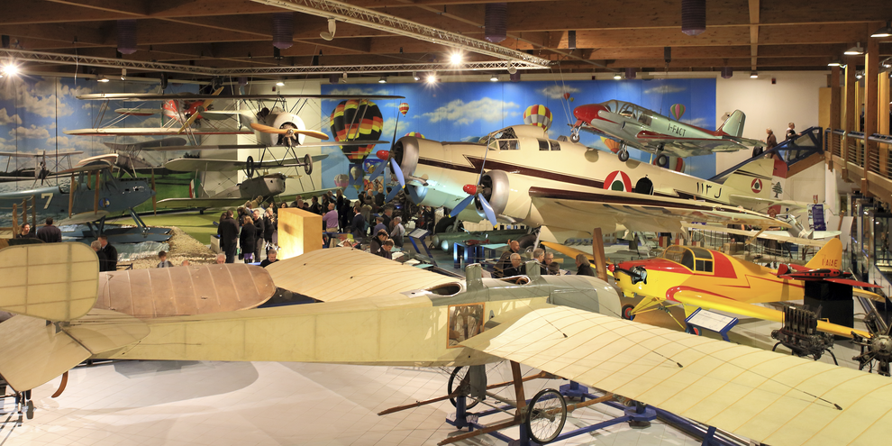 Experiences for lovers of airplanes and aeronautics