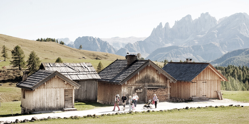 Reach the Fuchiade basin on foot