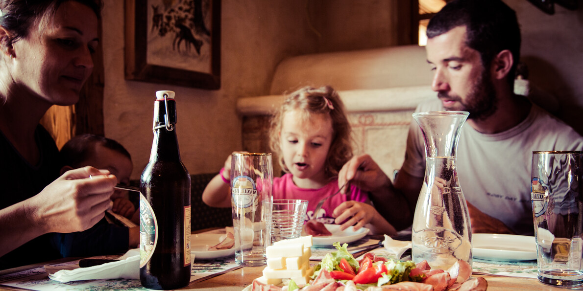 Met het hele gezin uit eten….direct aan de piste!