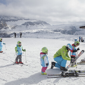 Маленькие туристы в больших горах