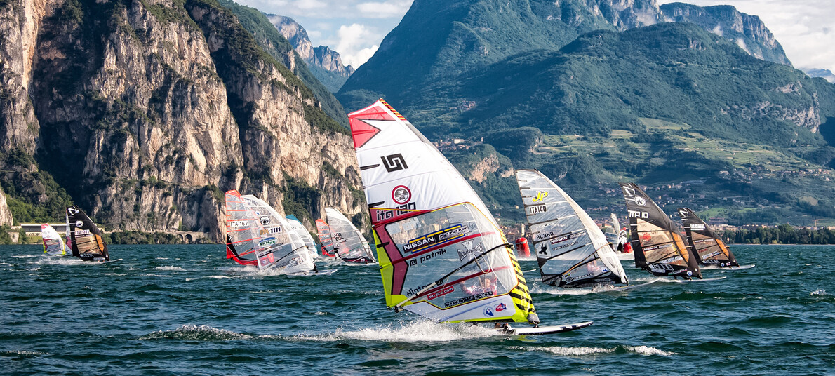 Windsurfing lake Garda