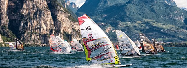 Windsurfing lake Garda