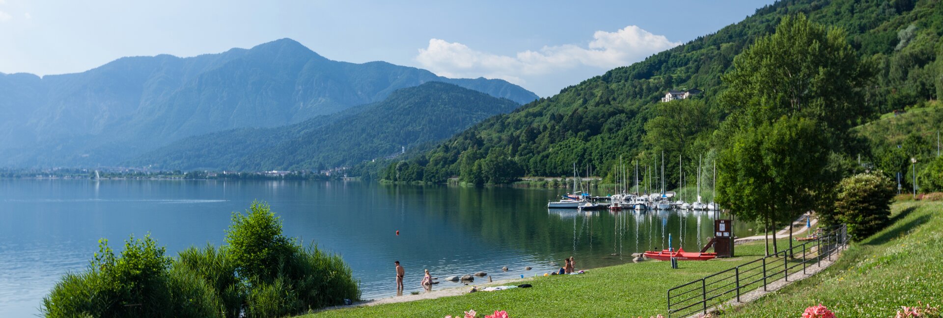 Caldonazzo lake, free beaches and bathing establishments 