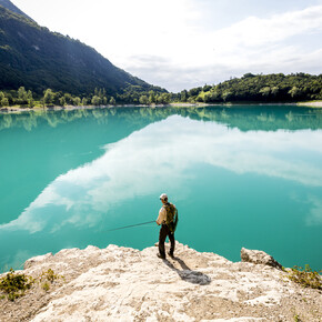 Pesca sul lago di Tenno