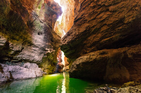 Santa Giustina See - Der große Staudamm im Tal der Canyons