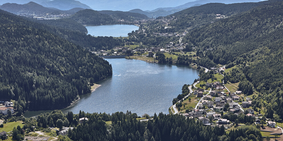 Lago di Serraia and Lago delle Piazze, from one lake to another