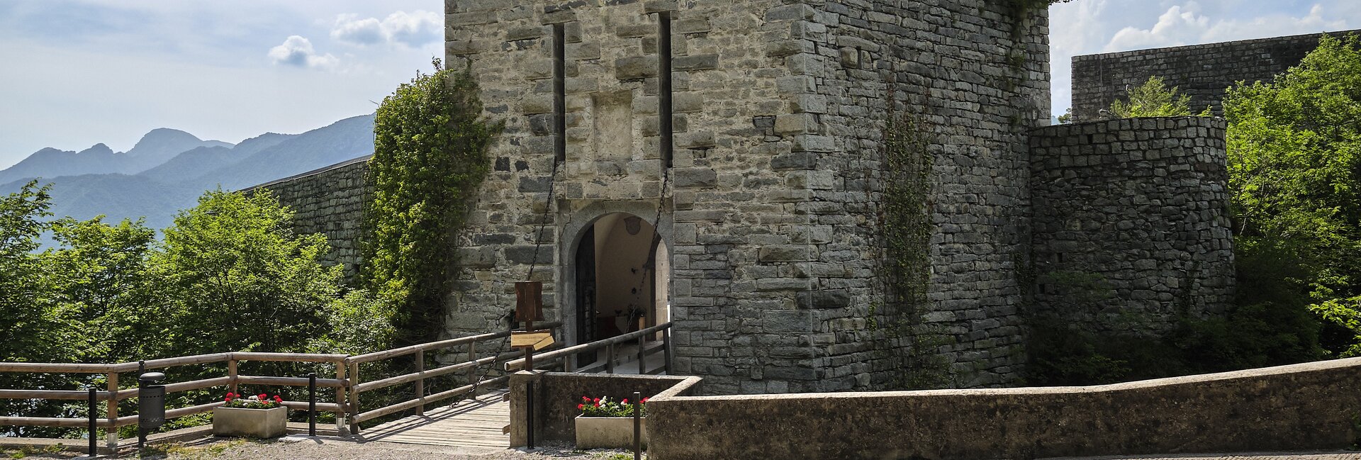 Valle del Chiese - Bondone - Castello San Giovanni
