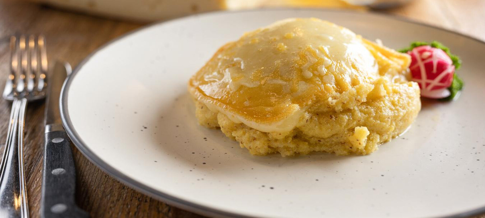 Polenta e formaggio fuso