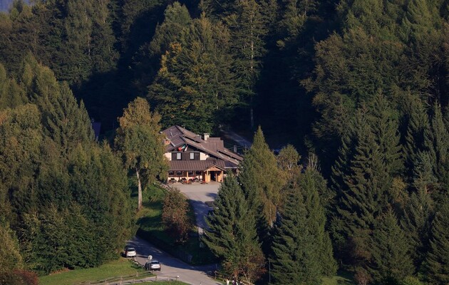 esterno dall'alto lupi di toscana