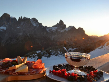 #TrentinoSkiSunrise - Alpe Tognola