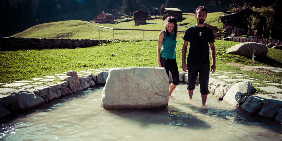 Go around the Valorz waterfalls along an open-air Kneipp path