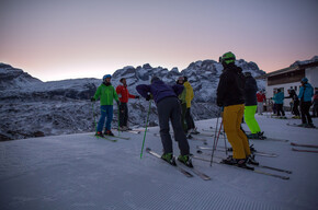 Tutta la magia dello sci nella luce dell'alba