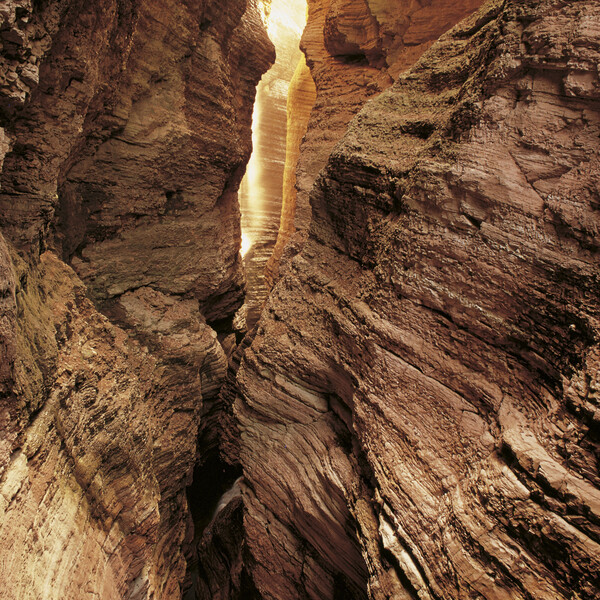 Gola nella pietra rossa dell'Orrido di Ponte Alto