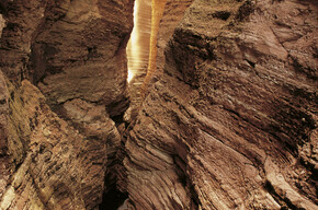 Gola nella pietra rossa dell'Orrido di Ponte Alto
