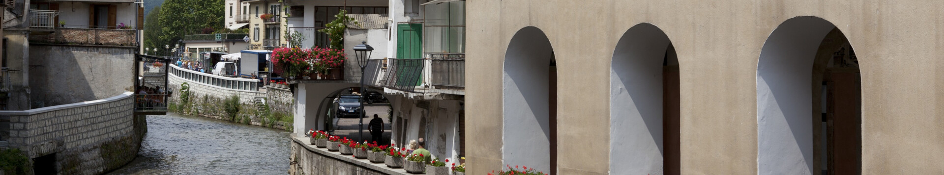 Tra il fiume e le montagne | © Foto Archivio Apt