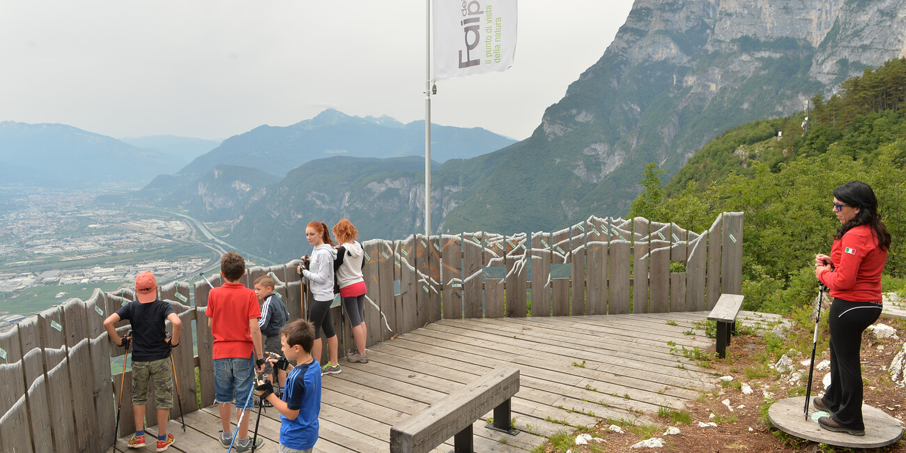 Fai della Paganella #2 | © Bambini terrazza panoramica Belvedere Fai_ph. Tonina