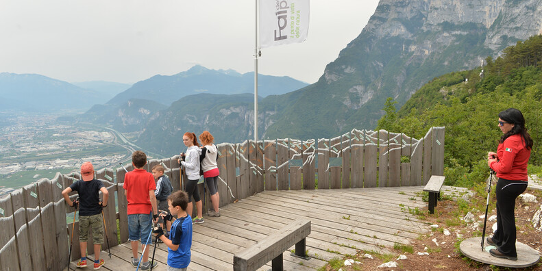 Fai della Paganella #2 | © Bambini terrazza panoramica Belvedere Fai_ph. Tonina