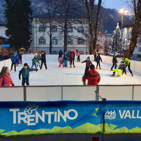 APT Campiglio - Campo pattinaggio Tione | © APT Campiglio - Campo pattinaggio Tione