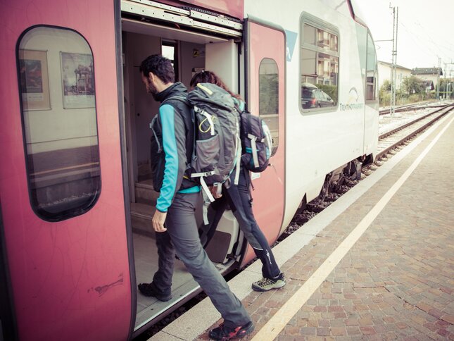 Malè - Anreise mit dem Zug - Entfernten Bahnhof Trento Malé Mezzana 
