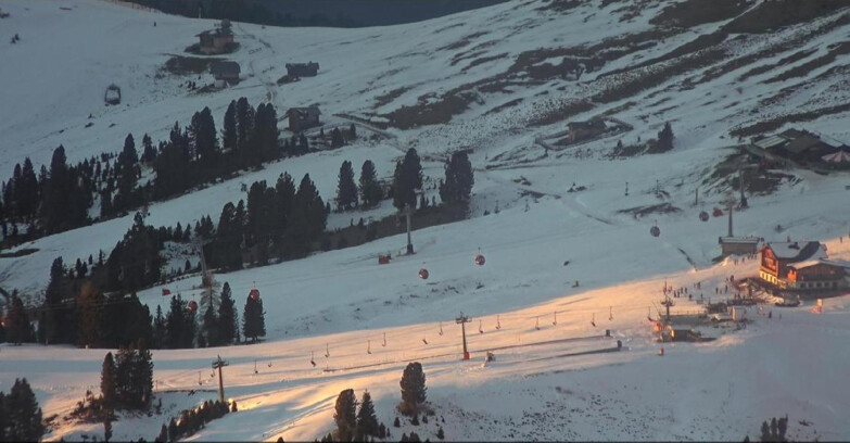 Webcam Pampeago  - Predazzo -  Obereggen - Mountain huts Zischg and Ganischger