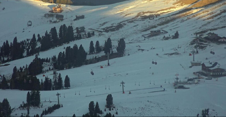 Webcam Pampeago  - Predazzo -  Obereggen - Mountain huts Zischg and Ganischger