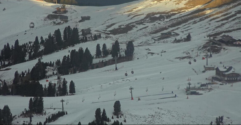 Webcam Pampeago  - Predazzo -  Obereggen - Mountain huts Zischg and Ganischger