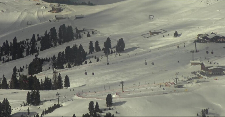 Webcam Pampeago  - Predazzo -  Obereggen - Mountain huts Zischg and Ganischger