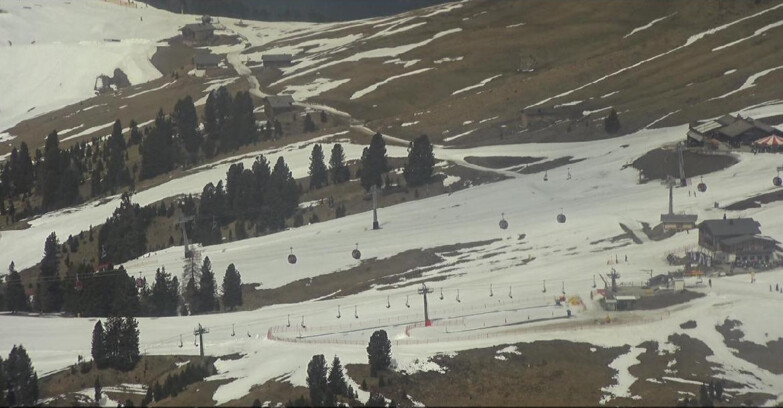 Webcam Pampeago  - Predazzo -  Obereggen - Mountain huts Zisch and Genischer