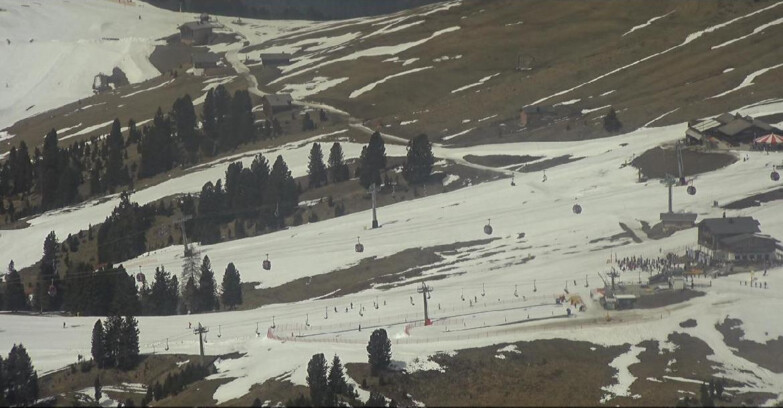 Webcam Pampeago  - Predazzo -  Obereggen - Mountain huts Zisch and Genischer