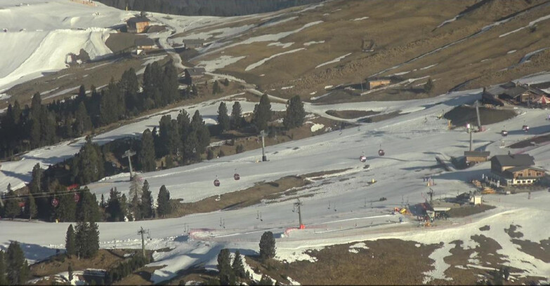 Webcam Pampeago  - Predazzo -  Obereggen - Mountain huts Zisch and Genischer