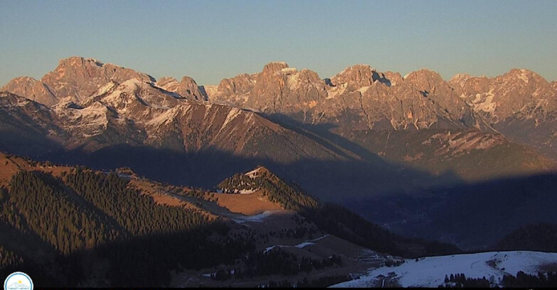 Webcam Passo Brocon-Marande - Brocon Pass and Pale di S.Martino 