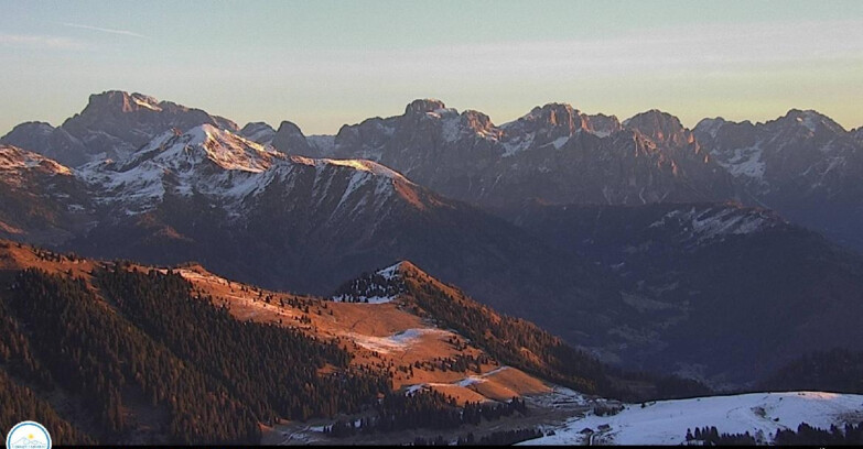 Webcam Passo Brocon-Marande - Brocon Pass and Pale di S.Martino 