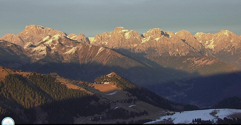 Webcam Passo Brocon-Marande - Brocon Pass and Pale di S.Martino 