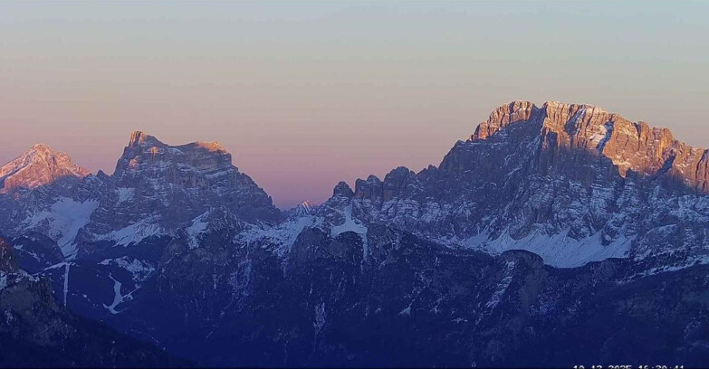 Webcam Passo San Pellegrino-Falcade  - Pelmo e Civetta