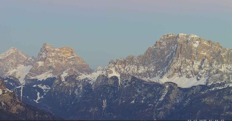 Webcam Passo San Pellegrino-Falcade  - Pelmo e Civetta