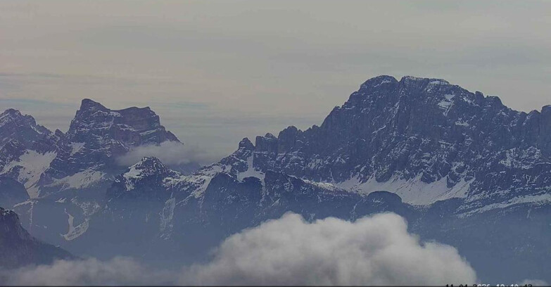 Webcam Passo San Pellegrino-Falcade  - Pelmo e Civetta