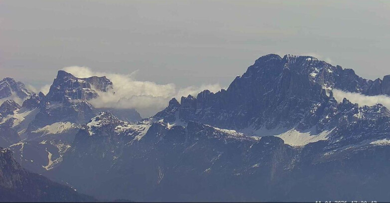 Webcam Passo San Pellegrino-Falcade  - Pelmo e Civetta