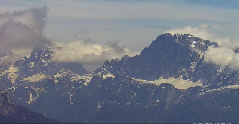 Webcam Passo San Pellegrino-Falcade  - Pelmo e Civetta