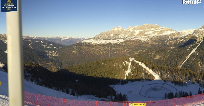 Webcam Pinzolo - Rifugio Doss del Sabion - 2100m