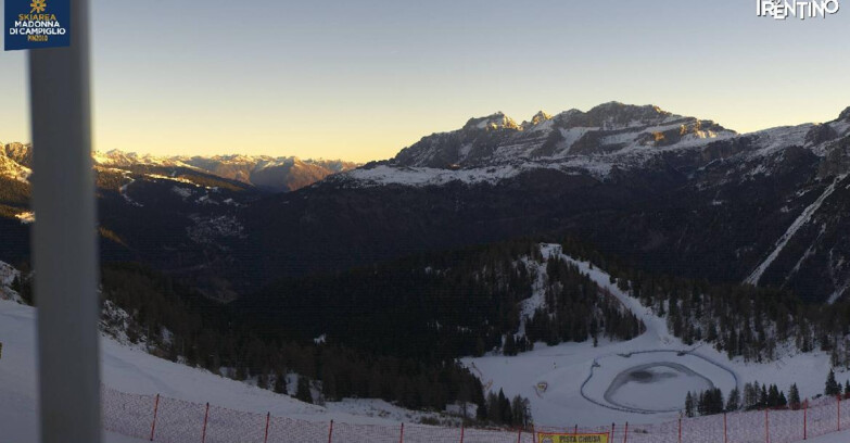 Webcam Pinzolo - Rifugio Doss del Sabion - 2100m