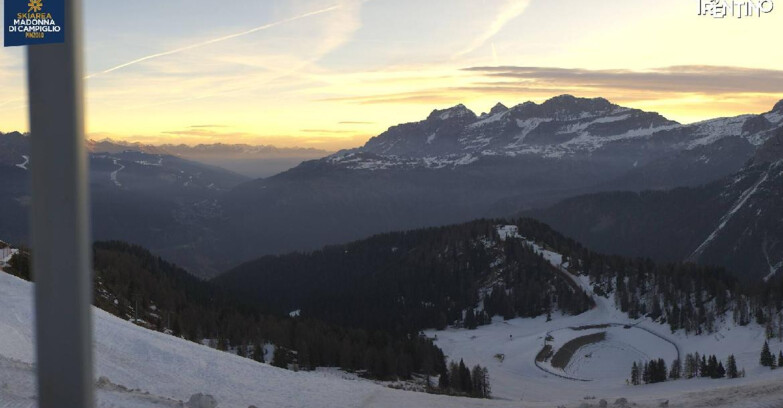 Webcam Pinzolo - Rifugio Doss del Sabion - 2100m