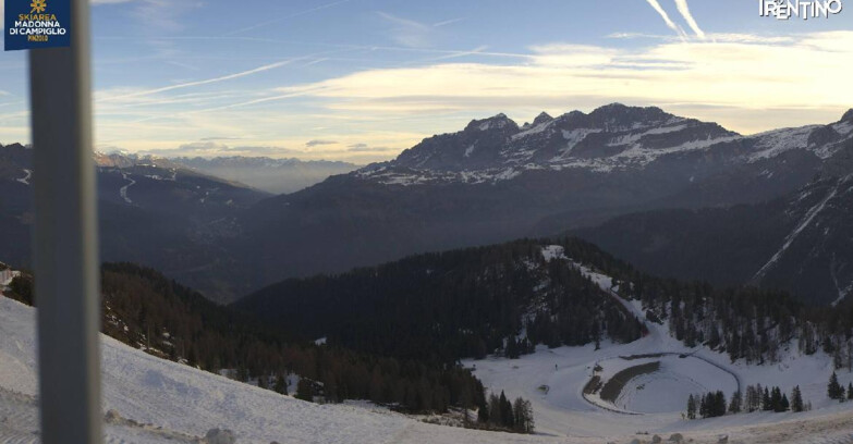 Webcam Pinzolo - Rifugio Doss del Sabion - 2100m