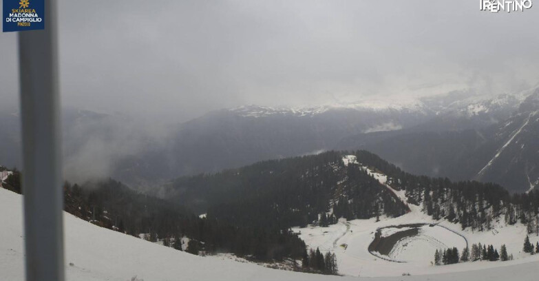 Webcam Pinzolo - Rifugio Doss del Sabion - 2100m