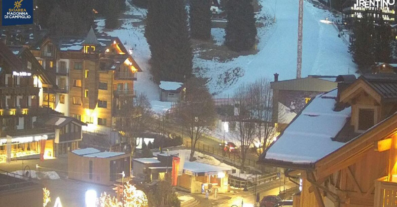 Webcam Madonna di Campiglio (Skiarea Campiglio Dolomiti di Brenta - Val di Sole Val Rendena) - Madonna di Campiglio