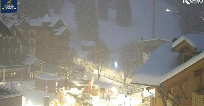 Webcam Madonna di Campiglio (Skiarea Campiglio Dolomiti di Brenta - Val di Sole Val Rendena) - Madonna di Campiglio