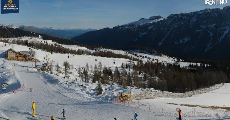 Webcam Madonna di Campiglio (Skiarea Campiglio Dolomiti di Brenta - Val di Sole Val Rendena) - Rifugio Viviani