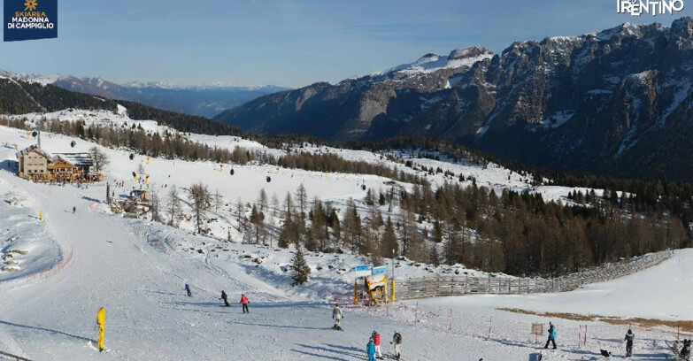 Webcam Madonna di Campiglio (Skiarea Campiglio Dolomiti di Brenta - Val di Sole Val Rendena) - Rifugio Viviani