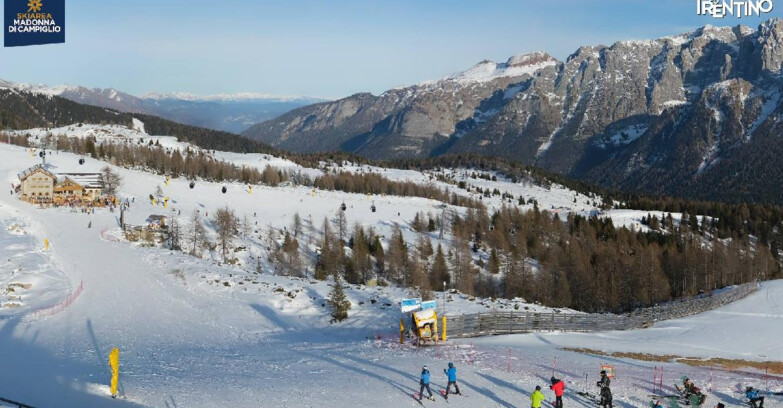 Webcam Madonna di Campiglio (Skiarea Campiglio Dolomiti di Brenta - Val di Sole Val Rendena) - Rifugio Viviani