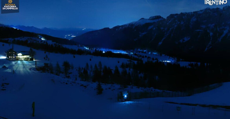 Webcam Madonna di Campiglio (Skiarea Campiglio Dolomiti di Brenta - Val di Sole Val Rendena) - Rifugio Viviani